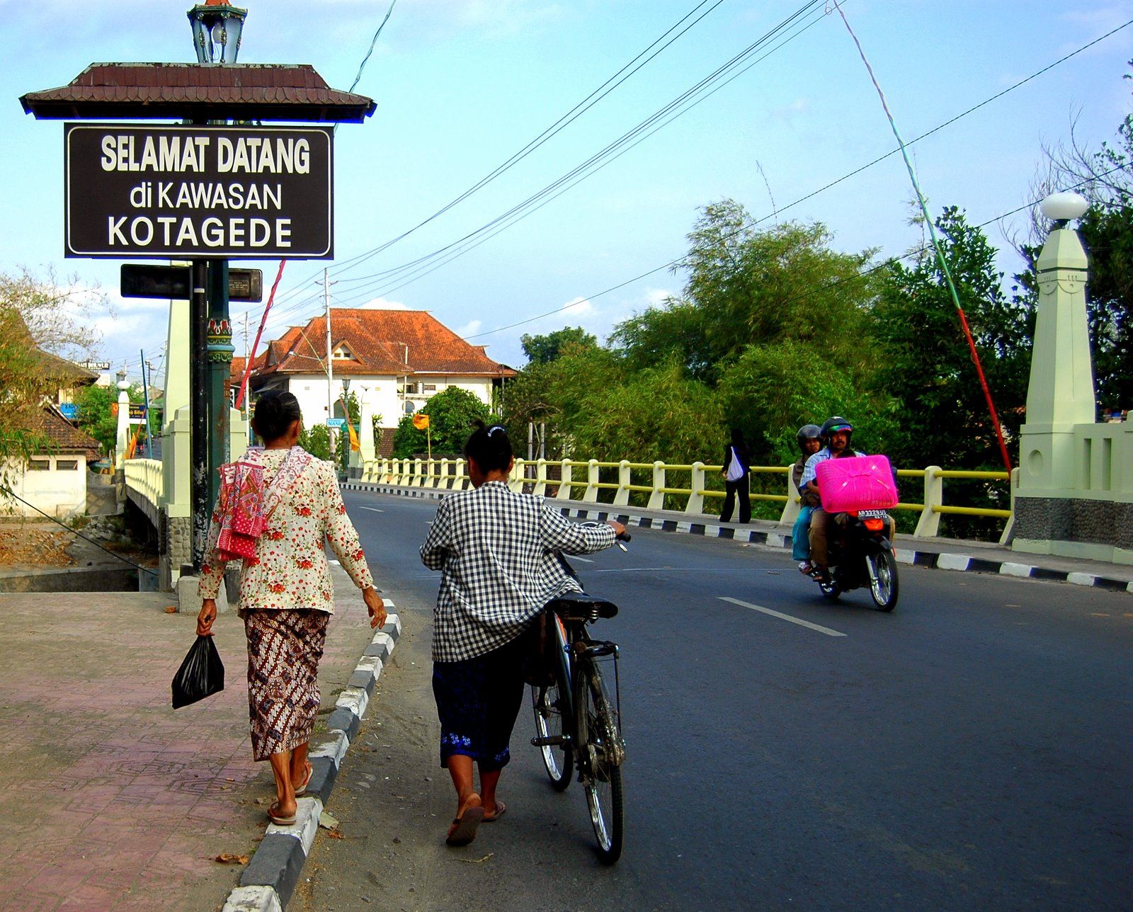 Menghidupkan Perak dan Abdi Dalem di Yogyakarta
