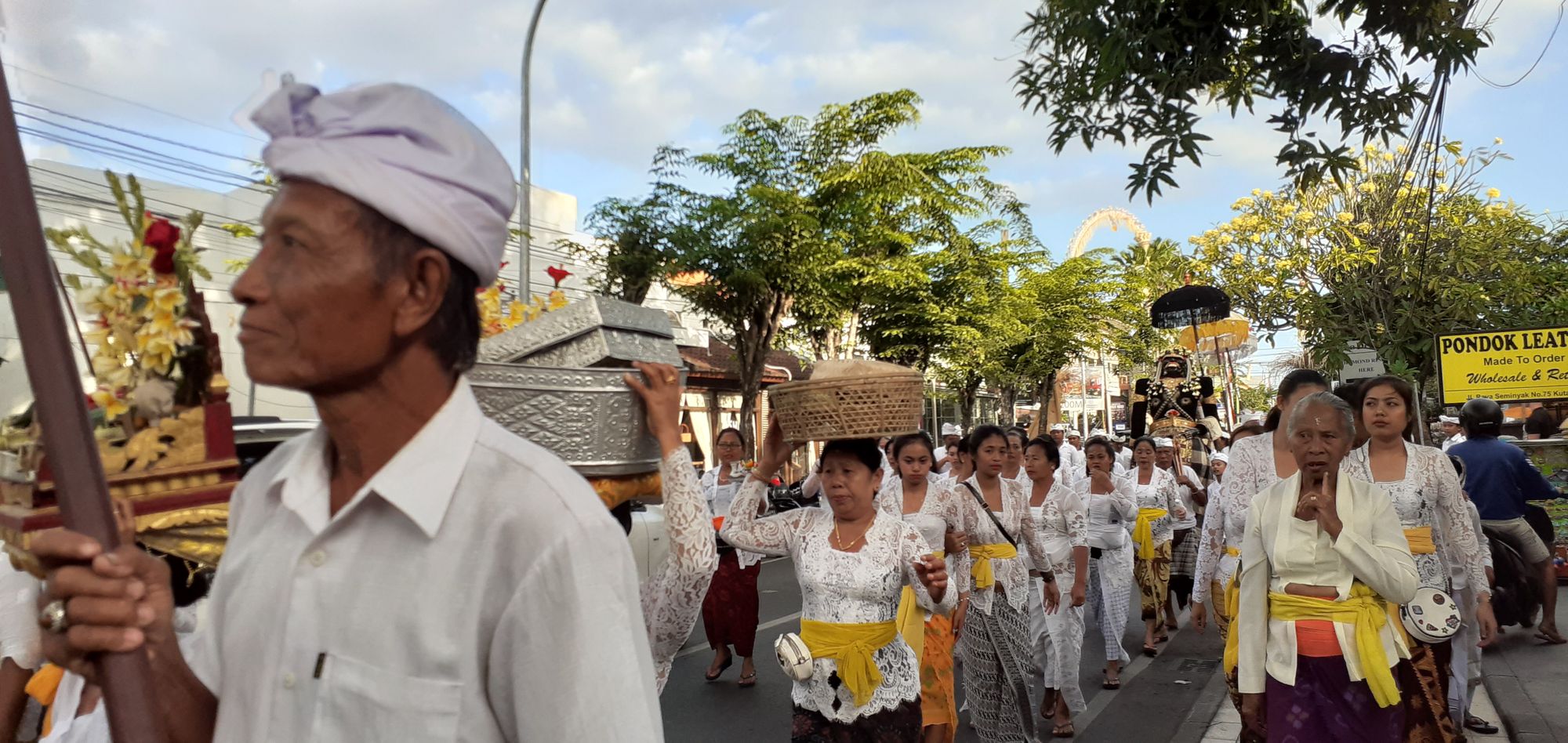 Penyucian Melalui Ritual Melasti di Bali