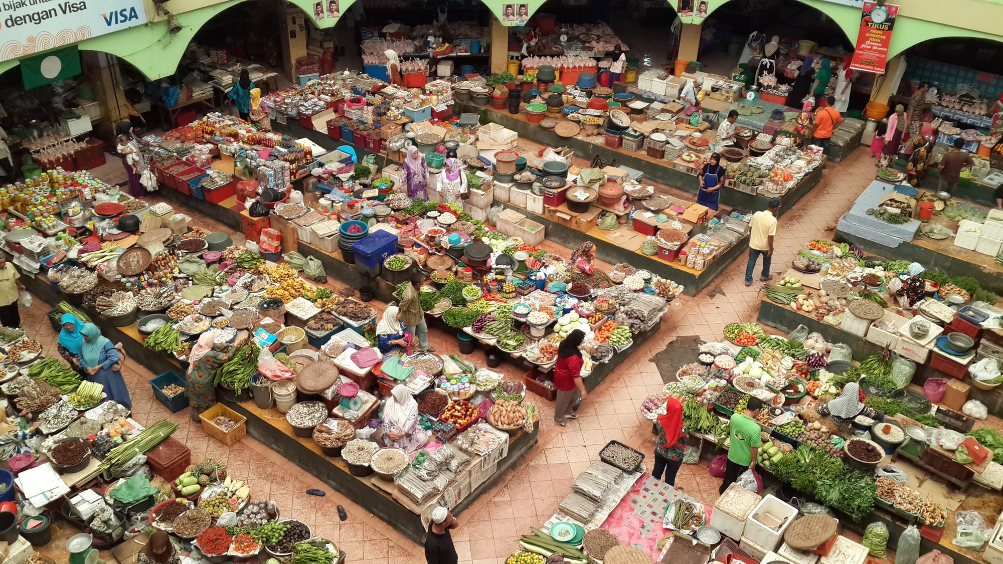 Bagi Orang Batak, Poken Lebih dari Berbelanja di Pasar