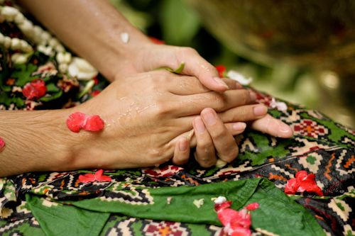 Makna Pasang Tarub dalam Pernikahan Jawa