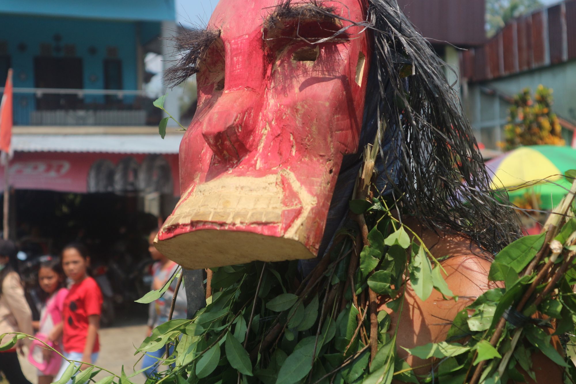 Nopeng: Mengenang Hantu dan Ritual Mangkok Merah Suku Dayak Kanayatn