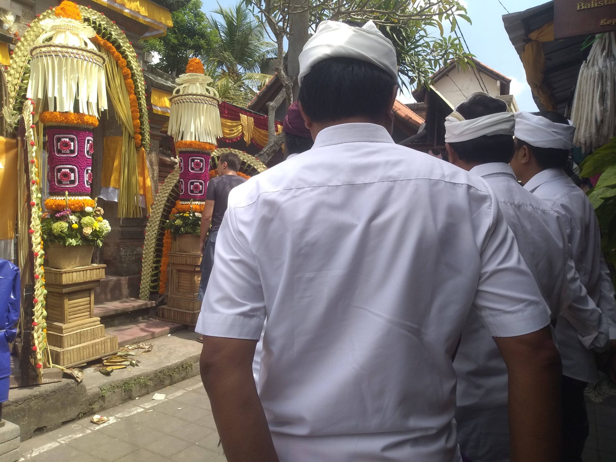 Tradisi Megibung dan Perayaan Nyepi: Dua Esensi Penghilang Intoleransi