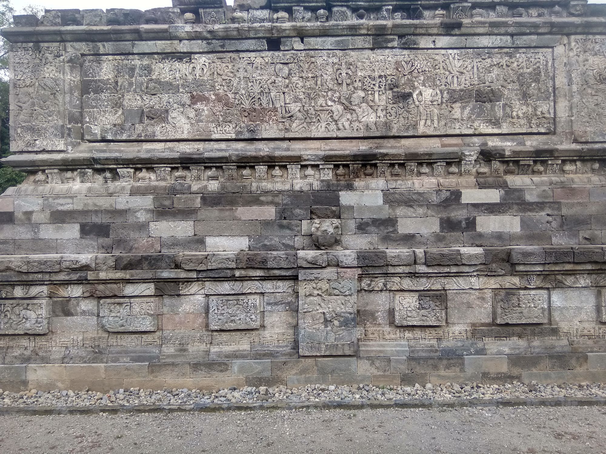 Menilik Relief Candi Surawana