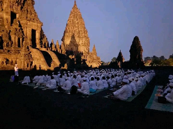 Alunan Suci Jagat Raya